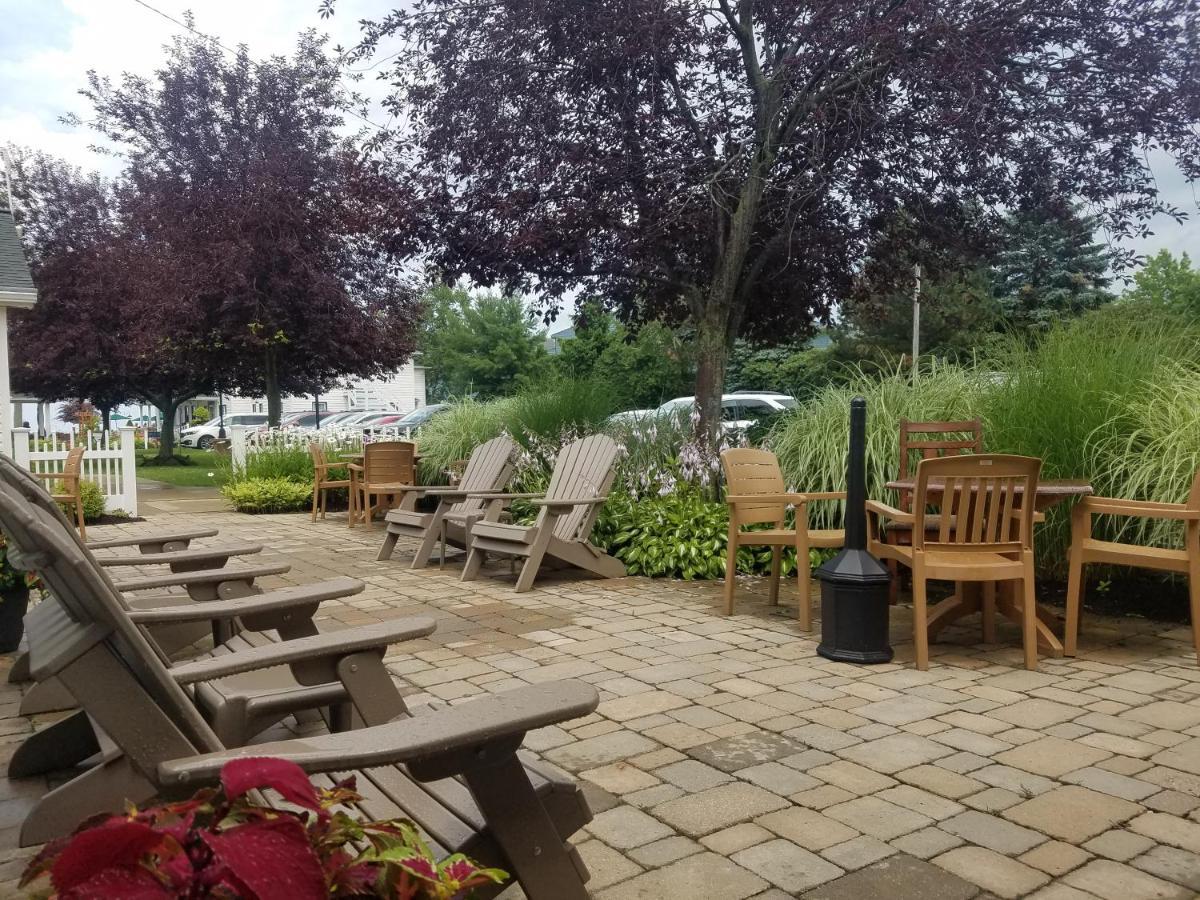 The Lakehouse Inn Geneva מראה חיצוני תמונה