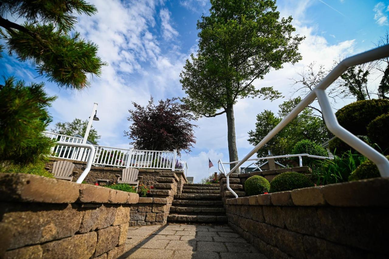 The Lakehouse Inn Geneva מראה חיצוני תמונה