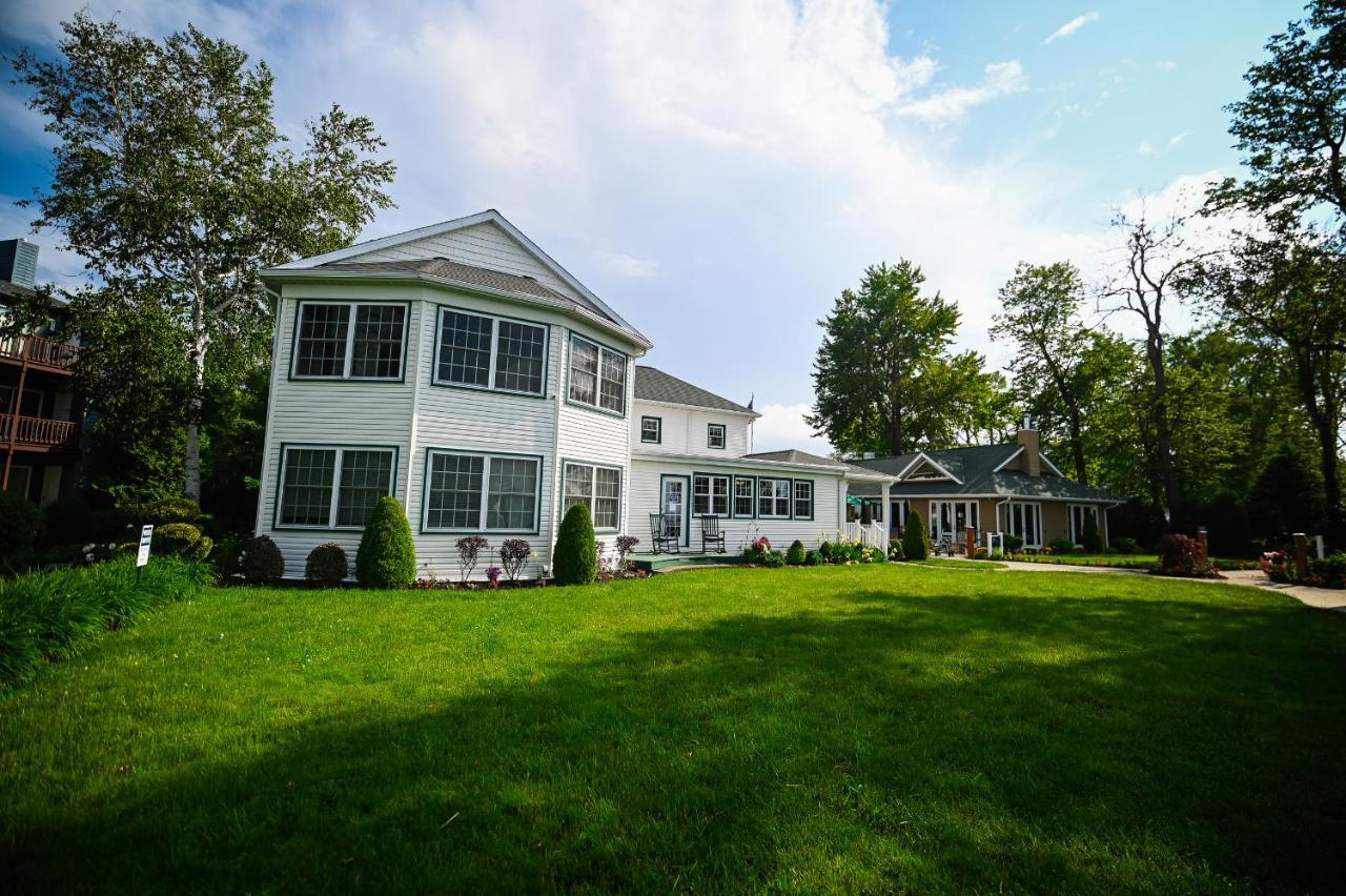 The Lakehouse Inn Geneva מראה חיצוני תמונה