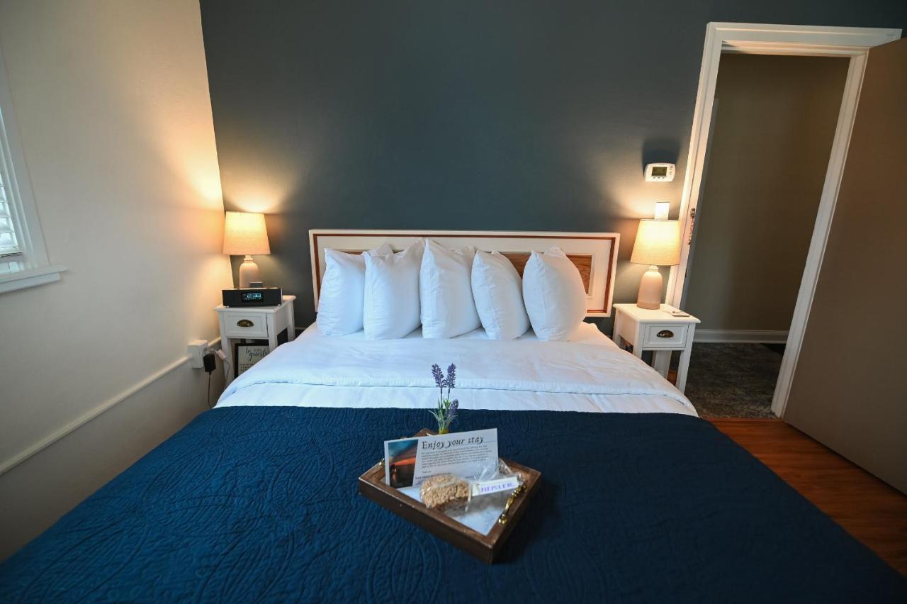 The Lakehouse Inn Geneva מראה חיצוני תמונה