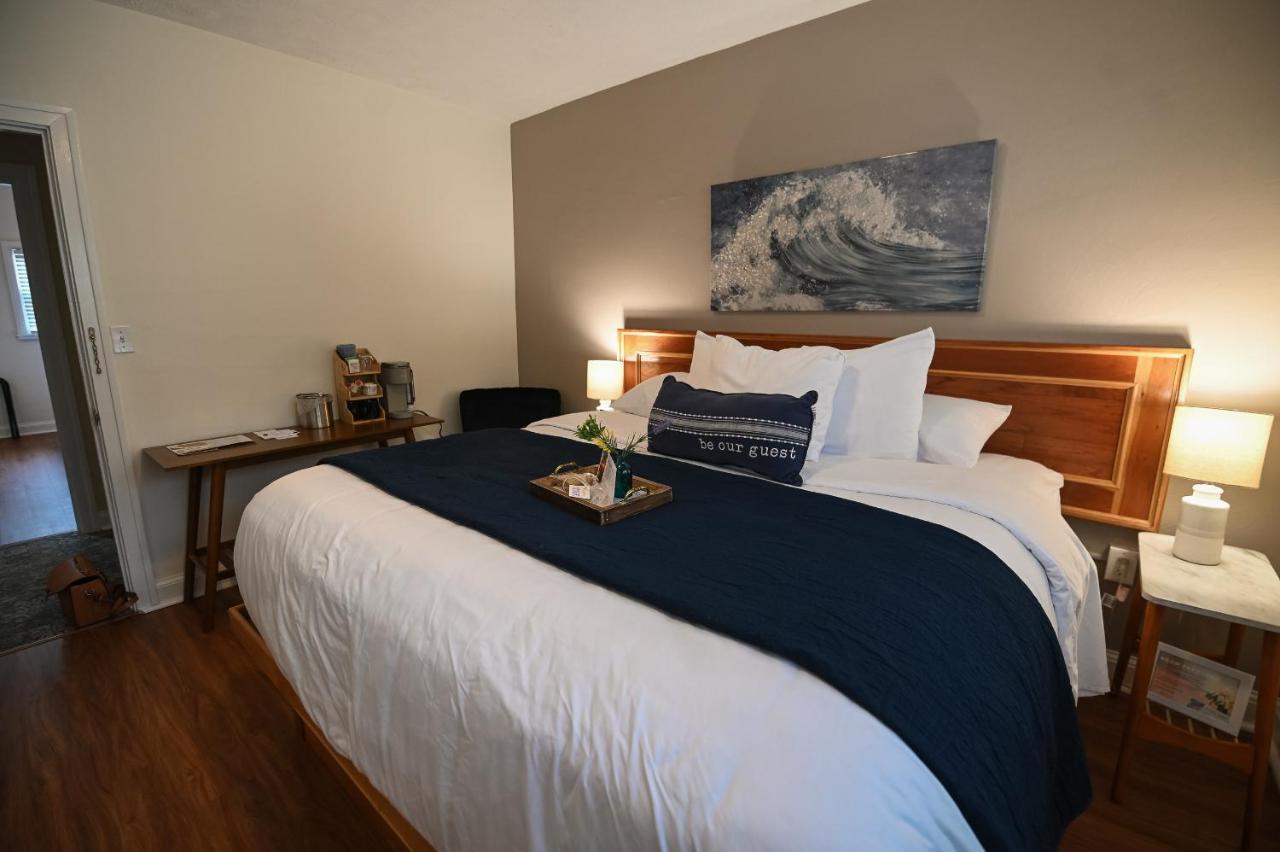 The Lakehouse Inn Geneva מראה חיצוני תמונה