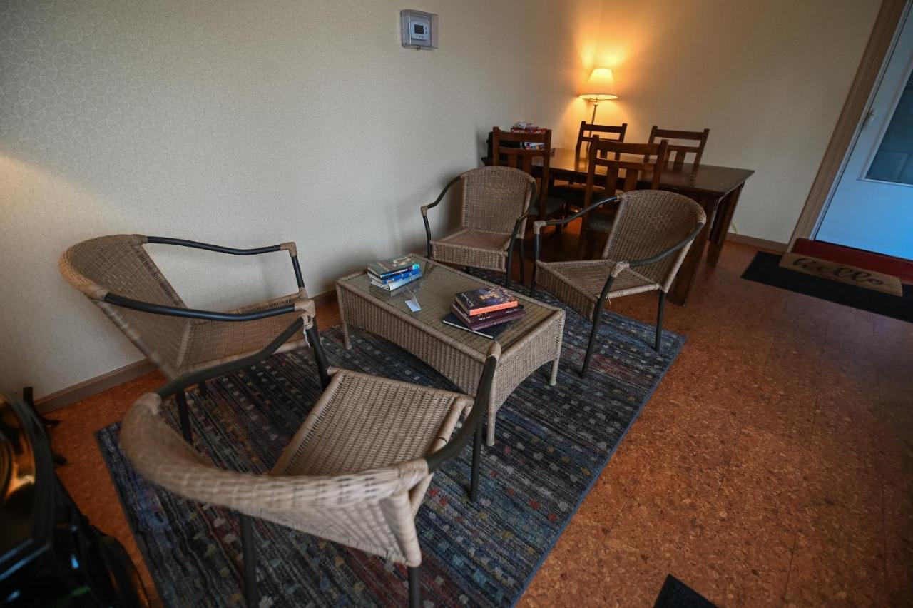 The Lakehouse Inn Geneva מראה חיצוני תמונה