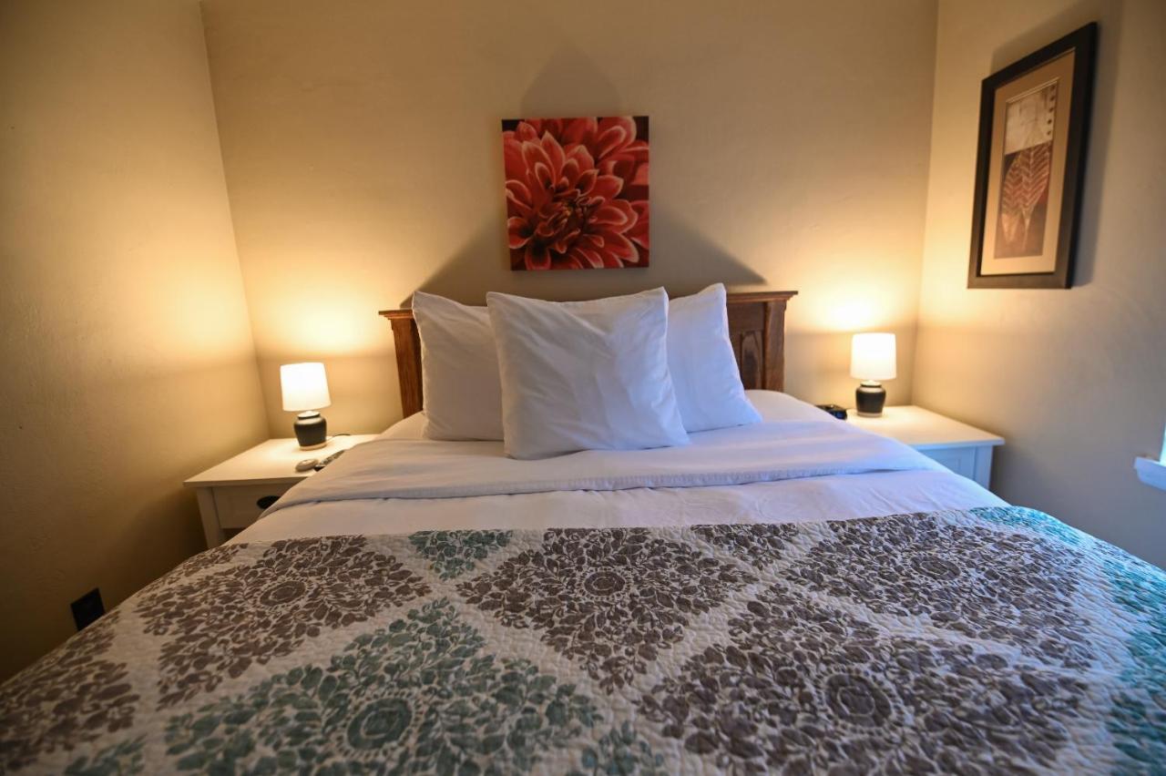 The Lakehouse Inn Geneva מראה חיצוני תמונה