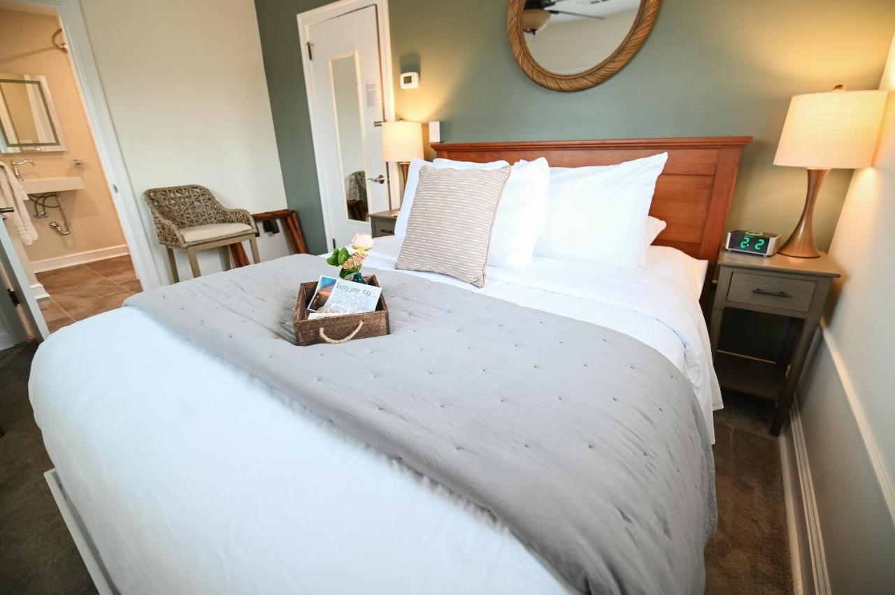 The Lakehouse Inn Geneva מראה חיצוני תמונה